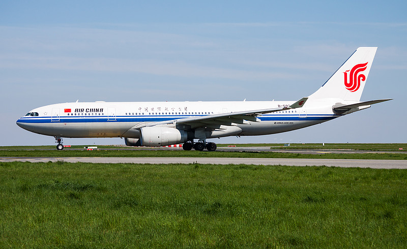 中国广州得力文件夹使用空运门到门专线7天送达新加坡