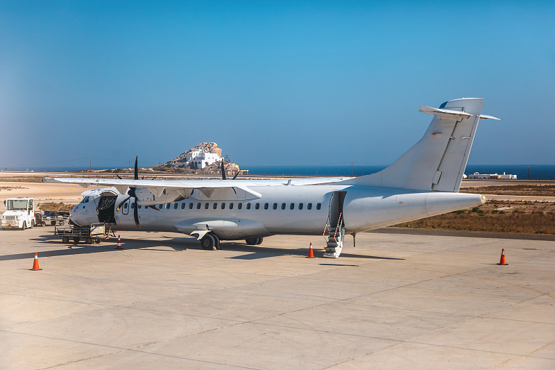 中国上海至新加坡的电脑散热底座使用标准空运8天内送达