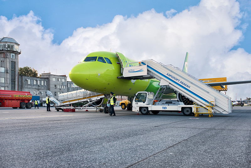 郑州笔记本电脑使用门到门空运11天内配送到新加坡