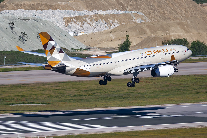 车载USB充电器及电源转换器经过天津航空运输送达新加坡