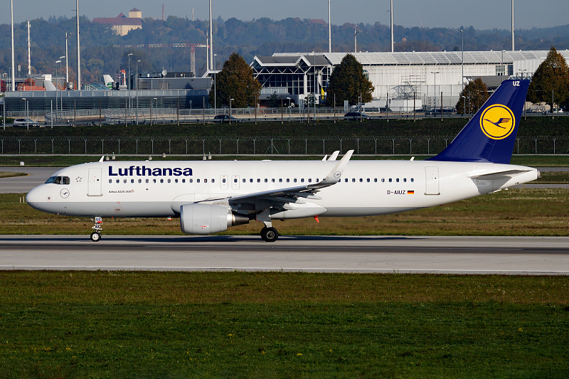 工业中间品采纳中国石河子航空运输送到新加坡