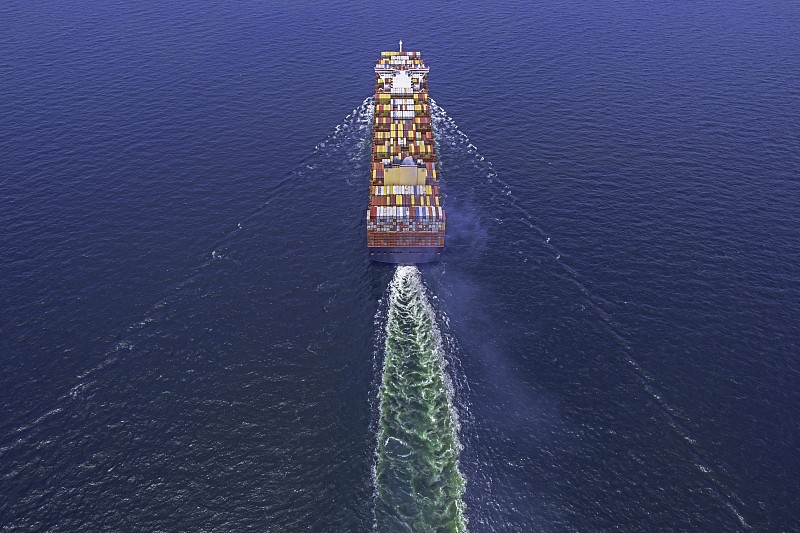 水晶头采取义乌国际多式联运抵达新加坡