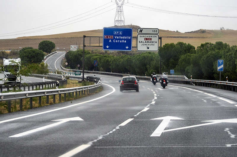 棉织品借用基隆海空联运快递至新加坡