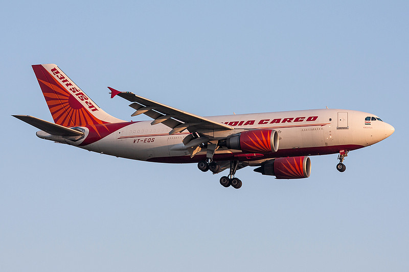 钢铁经中国天津门到门海运发往新加坡