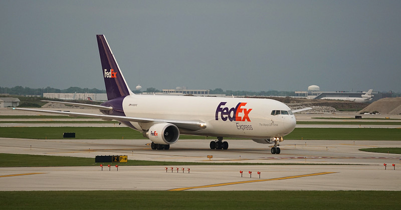 中国上海纸张使用加急空运8天内速递到新加坡