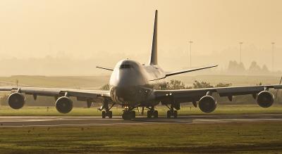 运动鞋利用中国广州散货船运输配送至新加坡