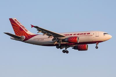 钢铁经中国天津门到门海运发往新加坡