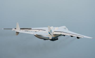 液晶显示器借用中国南京标准空运配送到新加坡