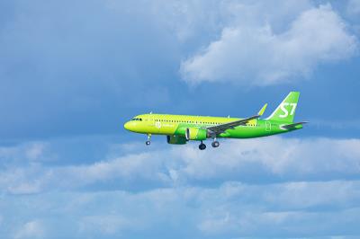 量杯通过中国大连跨境海空联运速递到新加坡