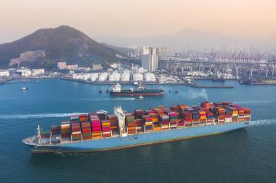 纺织品运用中国上海班轮运输发往新加坡