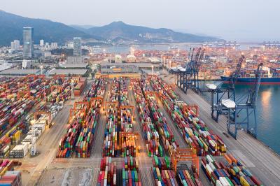 苹果、柑橘借用中国中山散货船运输送达新加坡