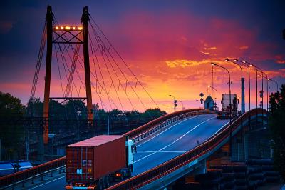 聚乙烯/聚丙烯借用中国高雄班轮运输完整送达新加坡