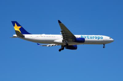 枕头/枕芯/记忆棉枕经过东莞飞机运输送到新加坡