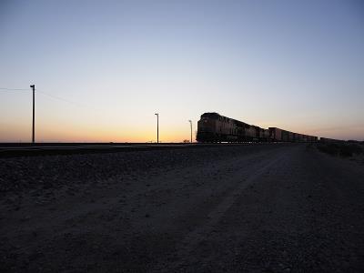 旅行用品运用武汉门到门海运托运至新加坡