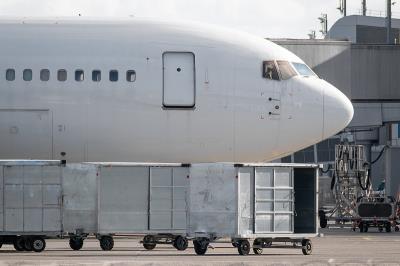 义乌轴承、阀门采用航空运输4天内配送到新加坡