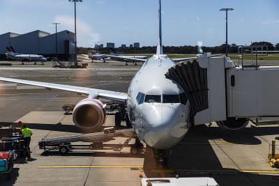 金属制品经过中国上海整箱海运快速送达新加坡