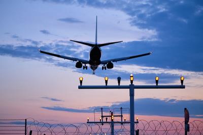 中国郑州铝材使用空运门到门专线14天内送到新加坡