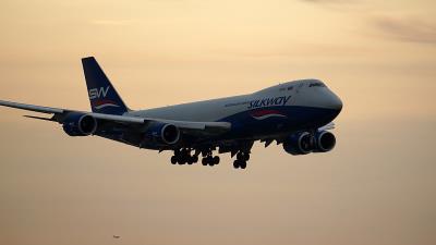 一叶子眼霜利用中国长沙拼货空运送到新加坡