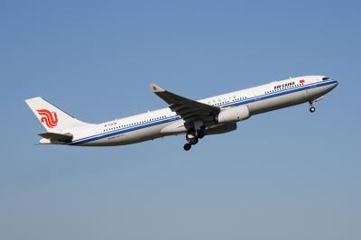 昆明移动硬盘采用海空联运11天配送到新加坡