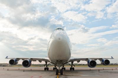 中国广州休闲鞋使用空运快递11天送达新加坡