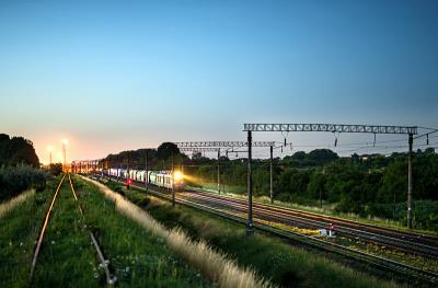 健身器材（跑步机、哑铃、瑜伽垫）借用香港轮船运输完整送达新加坡
