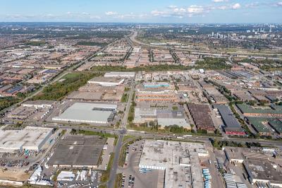 服装经中国深圳国际海空联运递送到新加坡