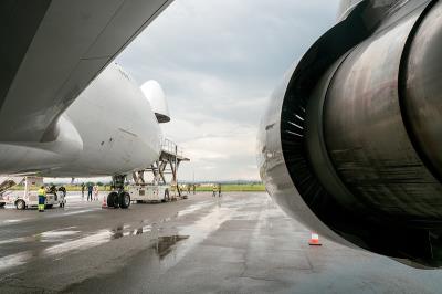 烘干机（衣物）通过中国基隆跨境海空联运送达新加坡