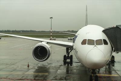 南京至新加坡的连衣裙采用门到门空运9天送到