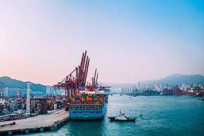 铁道用钢材（钢轨、鱼尾板）通过高雄海运及时送达新加坡