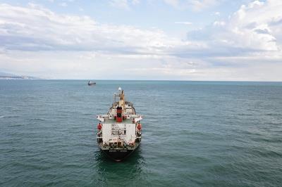 >车载破窗器采取义乌海空联运安全送达新加坡