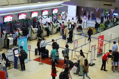 龙泉青瓷花瓶利用乌鲁木齐空运专线送达新加坡