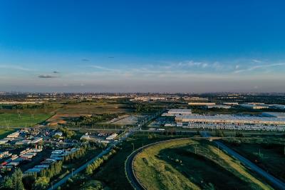 营养土借助中国西安多式联运配送到新加坡