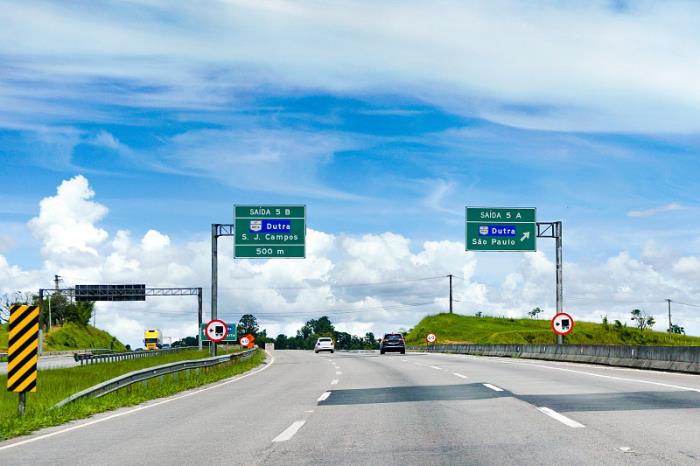 深圳鑫跃顺通国际物流有限公司