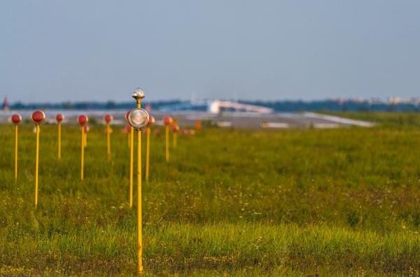 深圳市鸿运泰物流有限公司