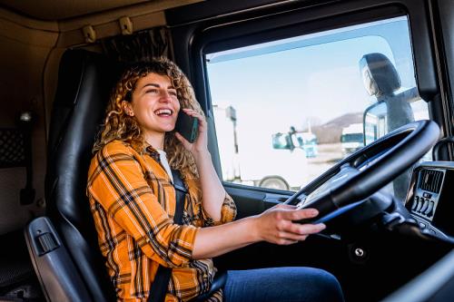 沈阳桃仙机场飞机延时4个多小时旅客拒登机