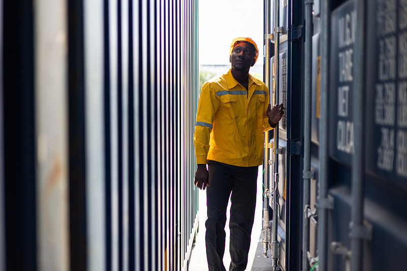 印尼拟全面禁止二手服装进口海关黑名单制度严打走私渠道