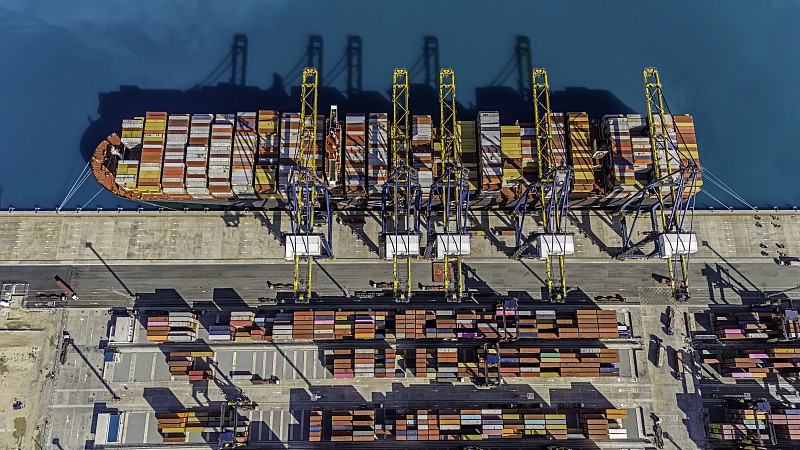 前10月港口货物吞吐量持续增长