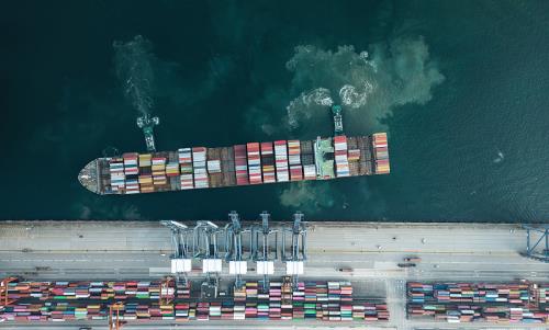 边提价边打折中国航空业亏损错在机制扭曲上