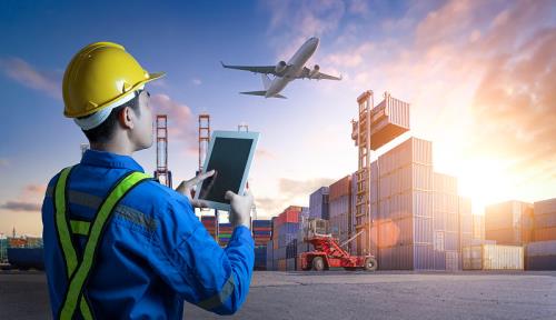 山东港口青岛港今年货物吞吐量突破7亿吨山