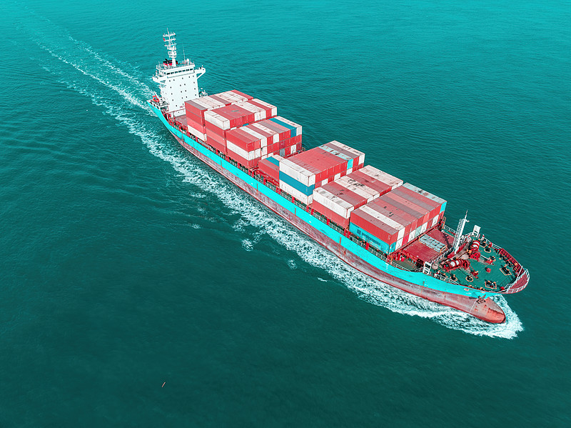 国际海运太仓港储能柜出口量翻番(突破1万箱)