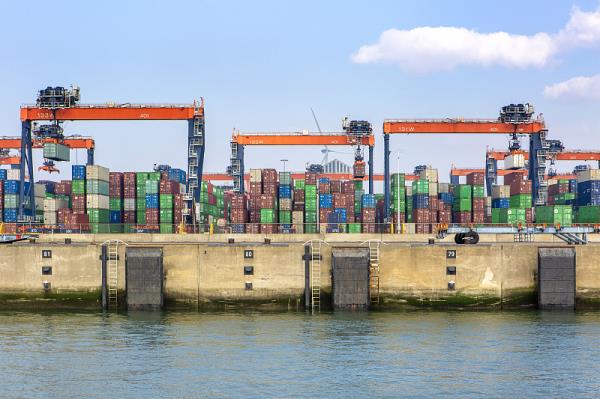 国际海运运价暴跌，一新加坡海运公司申请破产（成本居高不下，货运市场未能回升）