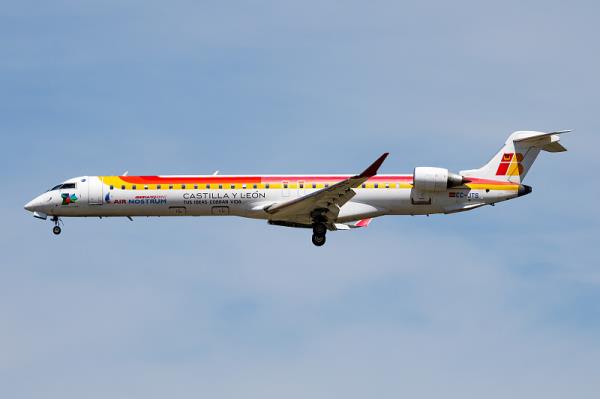 100公斤服装发国际空运到新加坡要多少钱？