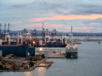 物品花瓶从无锡市采纳轮船送货抵到欧盟