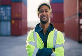 商品方棒经上海市采纳轮船运送至尼泊尔——