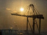 货品折叠床/折叠桌/折叠椅从佛山市选取轮船快递抵达加拿大——梅尔维尔