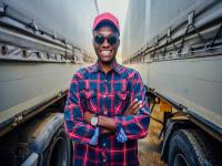 货品松树从上海市选择海运快递到赤道几内亚——里亚巴