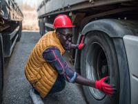 商品餐具套装经深圳市选取飞机运送到斯洛文尼亚